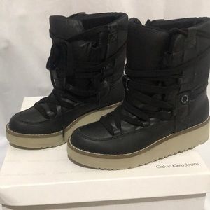 Calvin Klein Jeans - Tyler Matte Rubber/ Nylon Ladies 6 - Black- box included